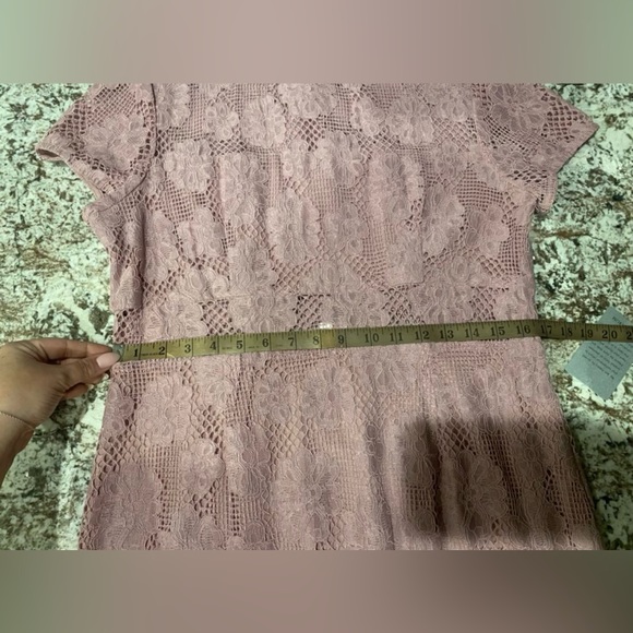 Lace Dress - Picture 3 of 8
